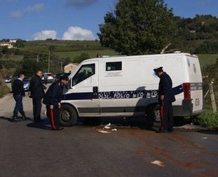 Napoli Assalto Al Furgone Portavalori Tanta Paura Ma Nessun Ferito