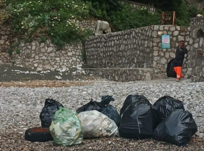 Rimossi I Rifiuti Dello Splendido Fiordo Di Crapolla A Massa Lubrense