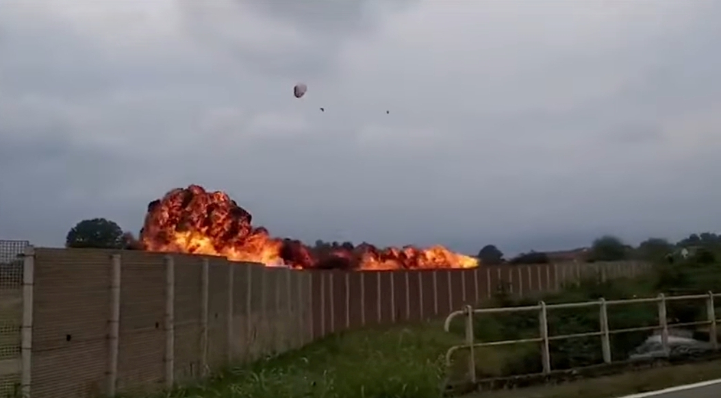 Lo schianto di un aereo delle Frecce Tricolori, morta bambina di 5 anni! -  VIDEO 